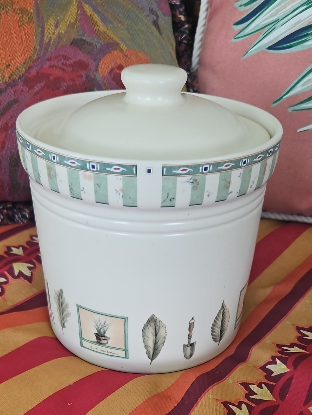 Pfaltzgraff Canister, PRISTINE!